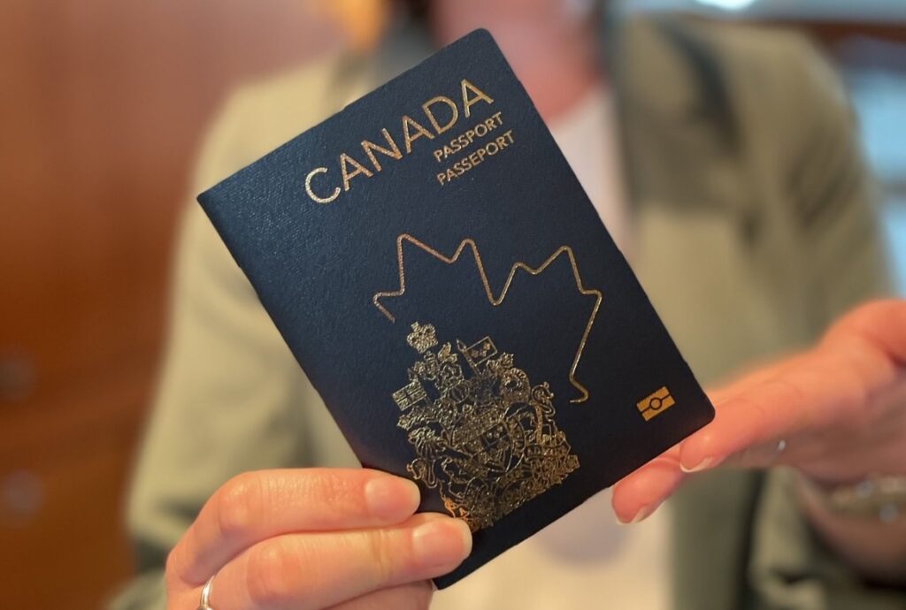 با اقامت موقت چگونه شهروند کانادا شویم؟