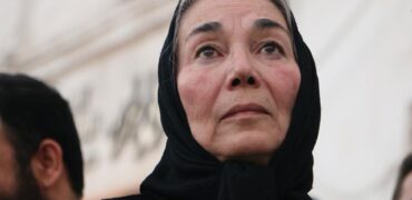 تصاویر مراسم خاکسپاری پروانه معصومی بازیگر پیشکسوت که در ۷۹ سالگی درگذشت