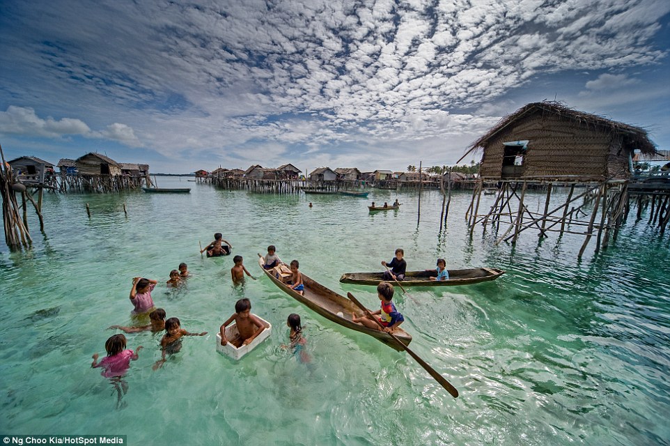 قبیله خارق العاده «کوچ نشینان دریا» که مردمانش برای شکار تا ۱۰ دقیقه زیر آب می‌مانند