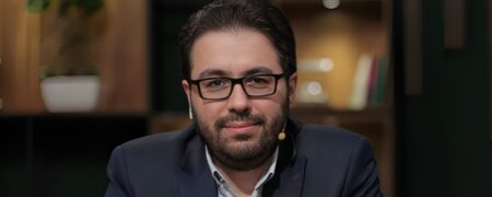 ممنوع الفعالیت شدن مجری صدا و سیما پس از حمله به حسن روحانی روی آنتن زنده + ویدئو