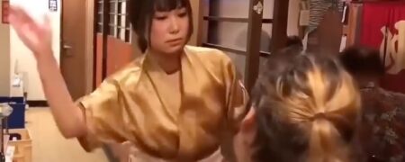 پیشخدمت‌های یک رستوران ژاپنی پول می‌گیرند تا به مشتریان سیلی بزنند! + ویدیو