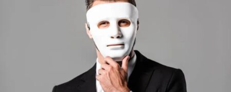 تکنیک‌های رایجی که می توان با استفاده از آنها دروغگوها را شناسایی کرد + ویدیو