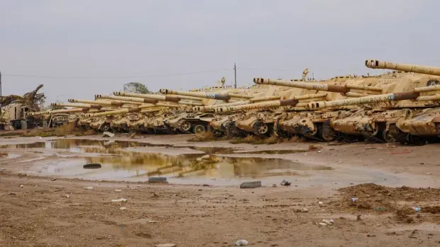 نگاهی به داخل پایگاه نظامی تاجی؛ گورستان تانک‌های صدام حسین 