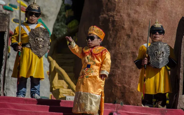 «پادشاهی مردمان کوچک»؛ پارک تفریحی عجیب کوتاه قامتان در چین