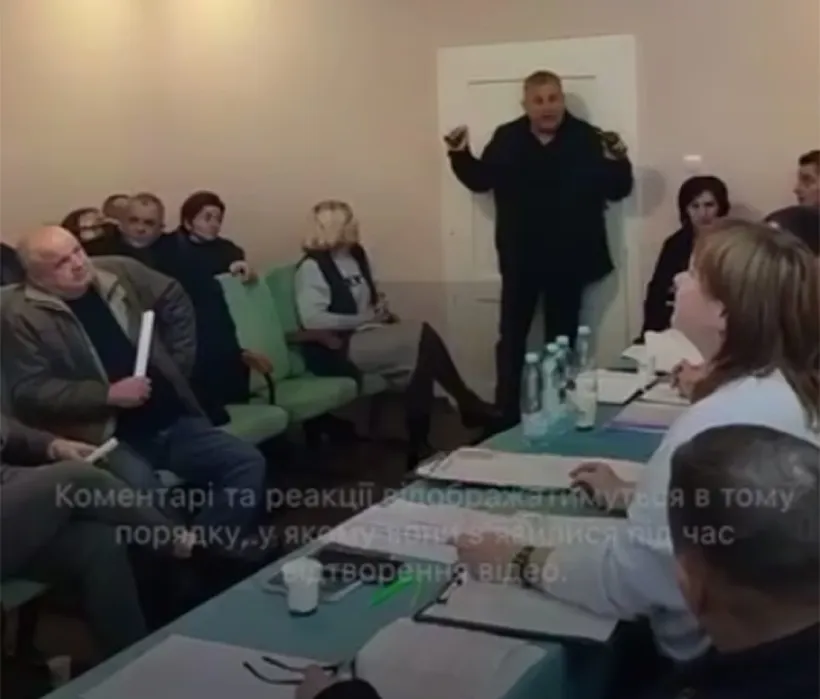 لحظه‌‌ی ترسناک پرتاپ 3 نارنجک توسط نماینده اوکراینی وسط جلسه