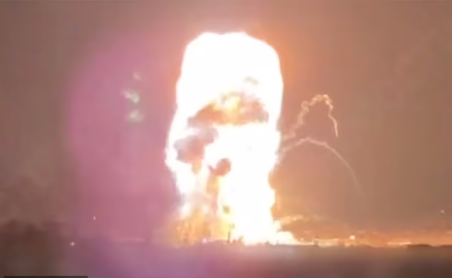 لحظه نفسگیر برخورد موشک کروز اوکراین به کشتی جنگی روسیه + ویدئو