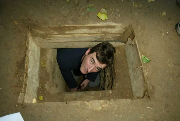 روایت یک خبرنگار از مخفیگاه صدام حسین در حفره ای ۲.۵ متر زیر زمین در روستای الدور