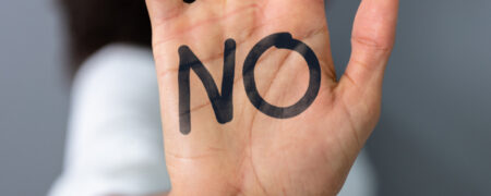 این نشانه ها می گوید نه گفتن به دیگران برای شما دشوار است