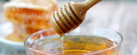 مصرف روزانه ۲ قاشق غذاخوری عسل چه تاثیری بر سلامتی ما می گذارد؟
