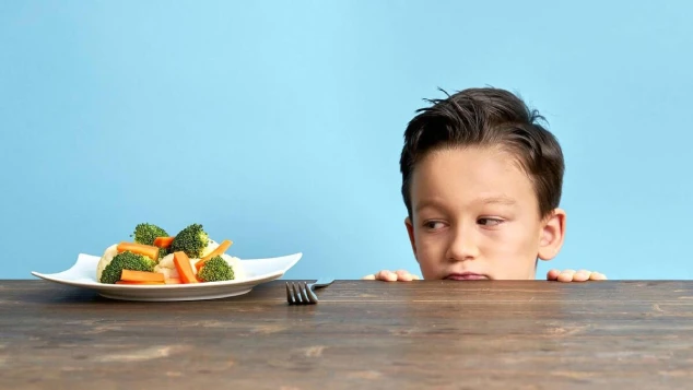 نقش والدین در عدم علاقه کودکان به خوردن سبزیجات چیست؟