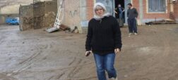غافلگیر شدن زن آلمانی از مهمان نوازی مردم مهاباد بعد از خراب شدن ماشینش + ویدئو