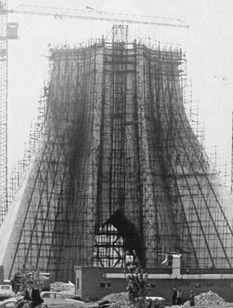 تصاویری از مراحل ساخت برج آزادی و ماجرای طراحی این برج توسط حسین امانت