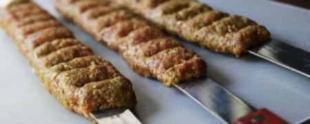 ترفندهایی برای کباب کوبیده گرفتن و نریختن کباب هنگام سیخ گرفتن + ویدیو