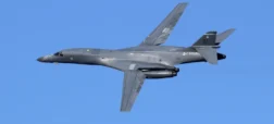 نیروی هوایی ایالات متحده چند بمب افکن در اختیار دارد؟