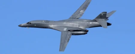 نیروی هوایی ایالات متحده چند فروند بمب افکن در اختیار دارد؟