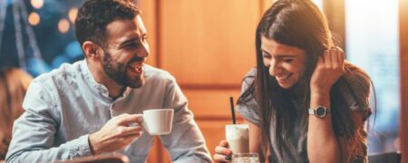 کلید موفقیت‌ در عشوه آمدن؛ آیا مخ‌ زنی زن و مرد پایه‌ علمی و شگردی ثابت دارد؟