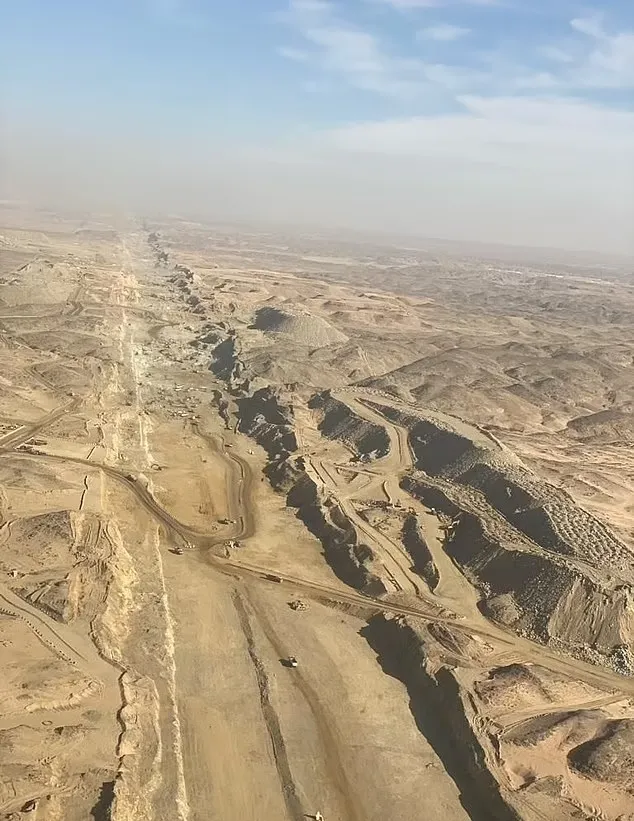 تصاویر هوایی جدید از مقیاس باورنکردنی پروژه‌ی  آسمانخراش افقی عربستان