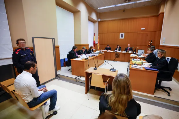 دنی آلوز ستاره سابق بارسلونا قرار است صبح روز سه شنبه در دادگاه حاضر شد، در حالی که به جرم تجاوز با مجازات ۱۲ سال زندان روبرو است. 