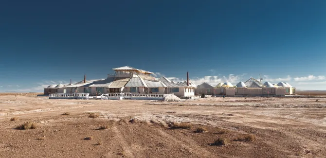 عجیب ترین هتل جهان که از نمک ساخته شده است + ویدئو