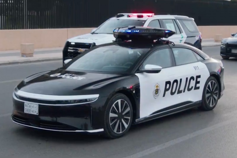 مجهز شدن پلیس عربستان به خودروهای لوکس پهپاد دار + ویدئو