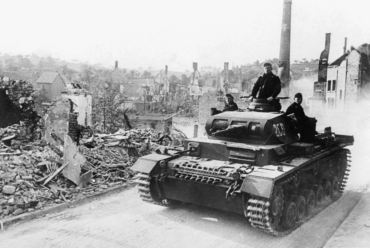 جنگ جهانی دوم با حمله آلمان به کدام کشور آغاز شد؟