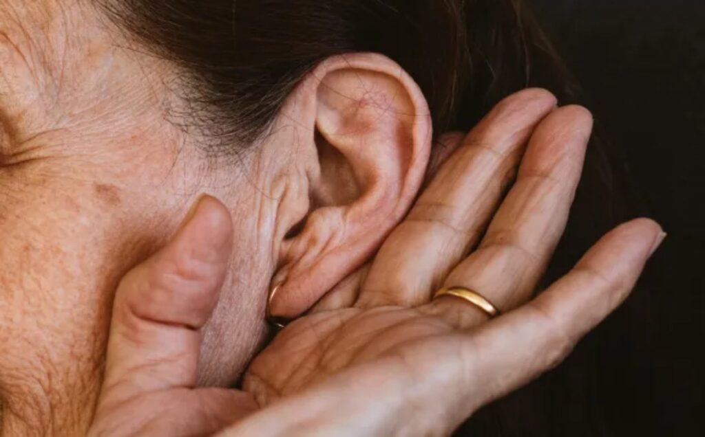تست ۳۰ ثانیه‌ای برای سنجش وضعیت شنوایی و سن گوش + ویدیو