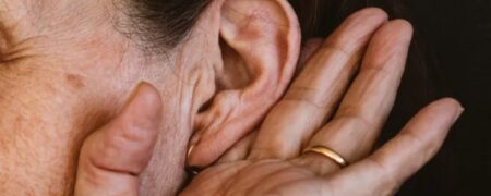 تست ۳۰ ثانیه‌ای برای سنجش وضعیت شنوایی و سن گوش + ویدیو