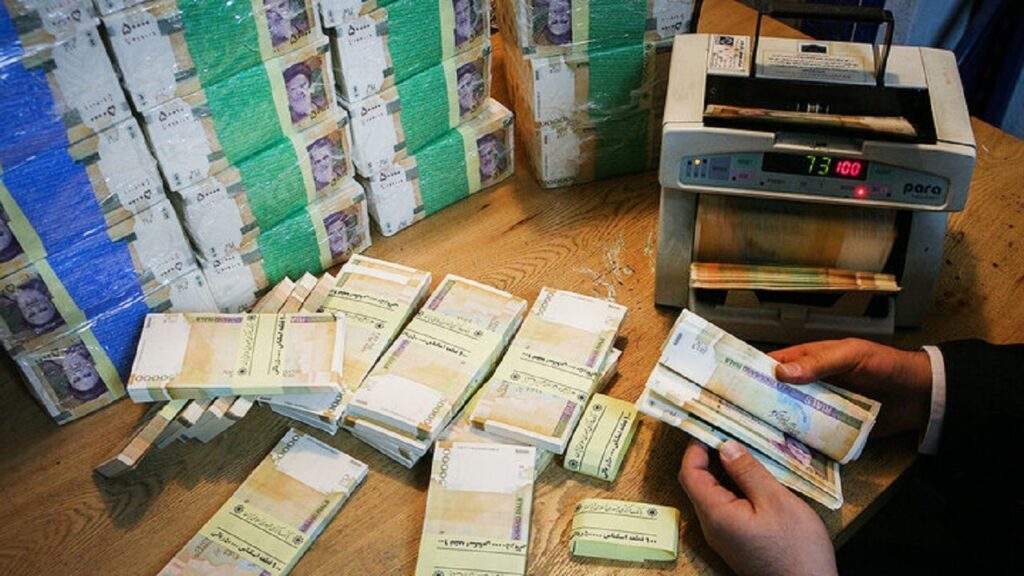 روزنامه اعتماد: هرجا پول کم می‌آورند مالیات را زیاد می‌کنند