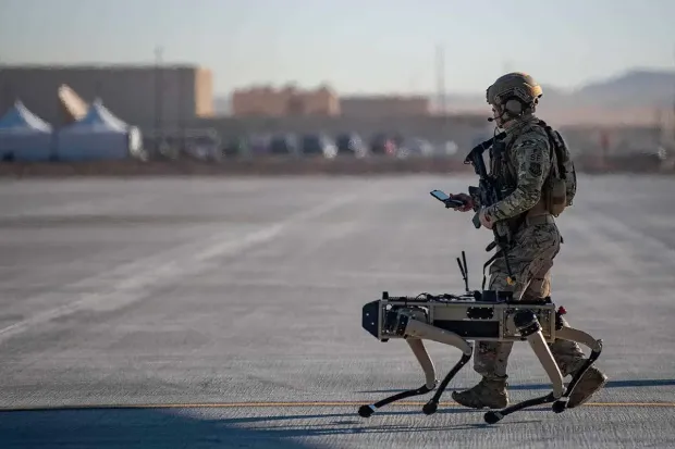 استفاده ارتش آمریکا از ربات ها و انسان های ارتقا یافته در جنگ تا سال 2030 