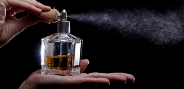 آیا بوی عطر روزه را باطل می کند؟