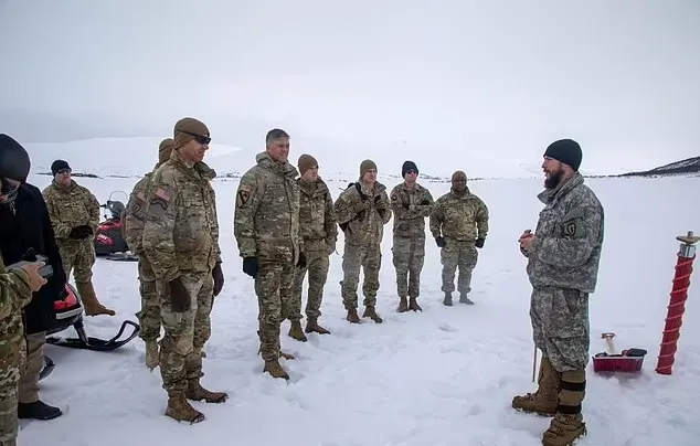 سربازان آمریکایی که برای مبارزه در شرایط سخت در آلاسکا آموزش می بینند 