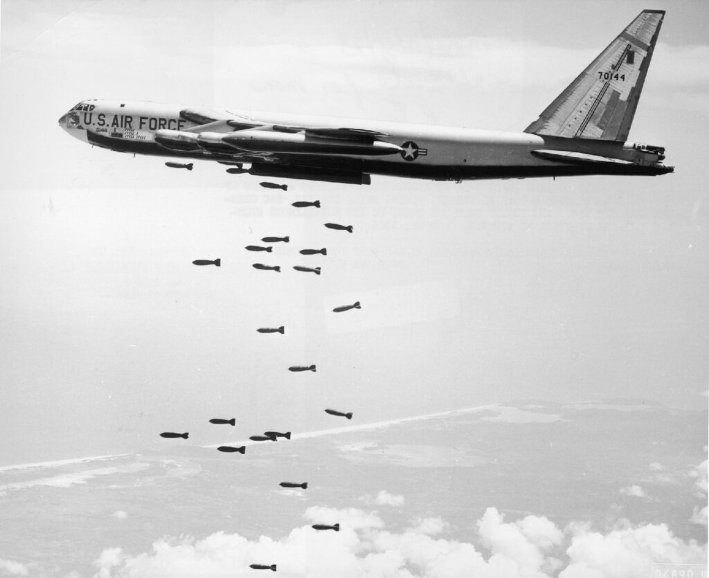 مقایسه بمب افکن پنهانکار جدید آمریکا با بمب افکن های روسیه و چین