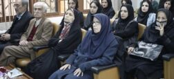 خانم 81 ساله ایرانی از رساله دکتری خود دفاع کرد