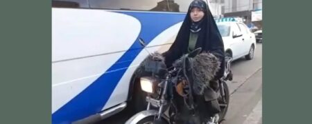 ویدئوی پربازدید از موتورسواری و تک چرخ زدن زن محجبه ایرانی