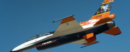 اولین نبرد هوایی بین هواپیمای کنترل شده با هوش مصنوعی و خلبان انسانی + ویدیو