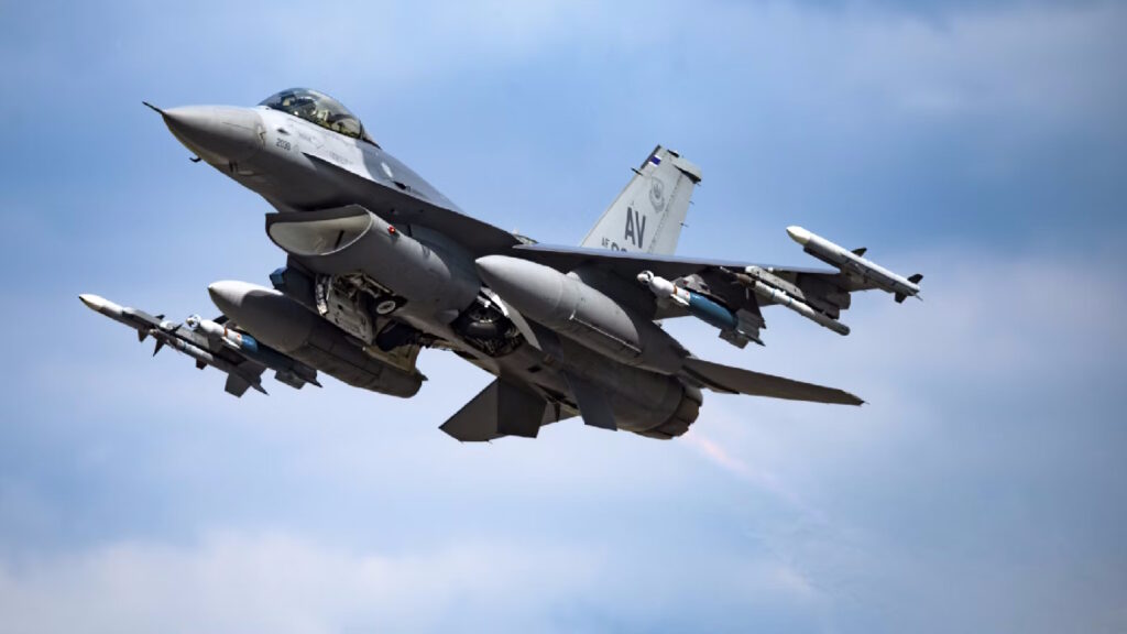 قیمت نسخه های مختلف جنگنده F-16 چقدر است؟