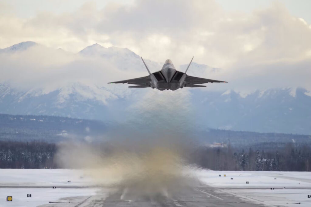 جنگنده F-22 بازنشسته نمی شود