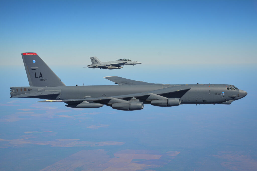 بمب افکن B-52H Stratofortress چقدر بمب حمل می کند؟