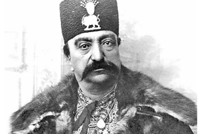 نگاهی به لباس جالب شاطرها در دربار ناصرالدین شاه قاجار