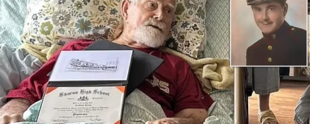 یک کهنه سرباز ۹۸ ساله بالاخره پس از ۸ دهه مدرک دیپلمش را گرفت + ویدیو