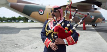 نیروی هوایی سلطنتی اردن چه هواپیماها و هلیکوپترهایی در اختیار دارد؟