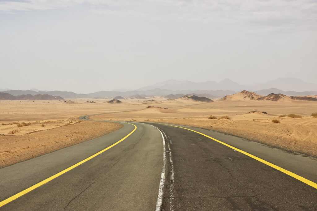 رکوردشکنی «بزرگراه ۱۰» در عربستان سعودی به عنوان طولانی‌ ترین جاده مستقیم جهان + ویدیو