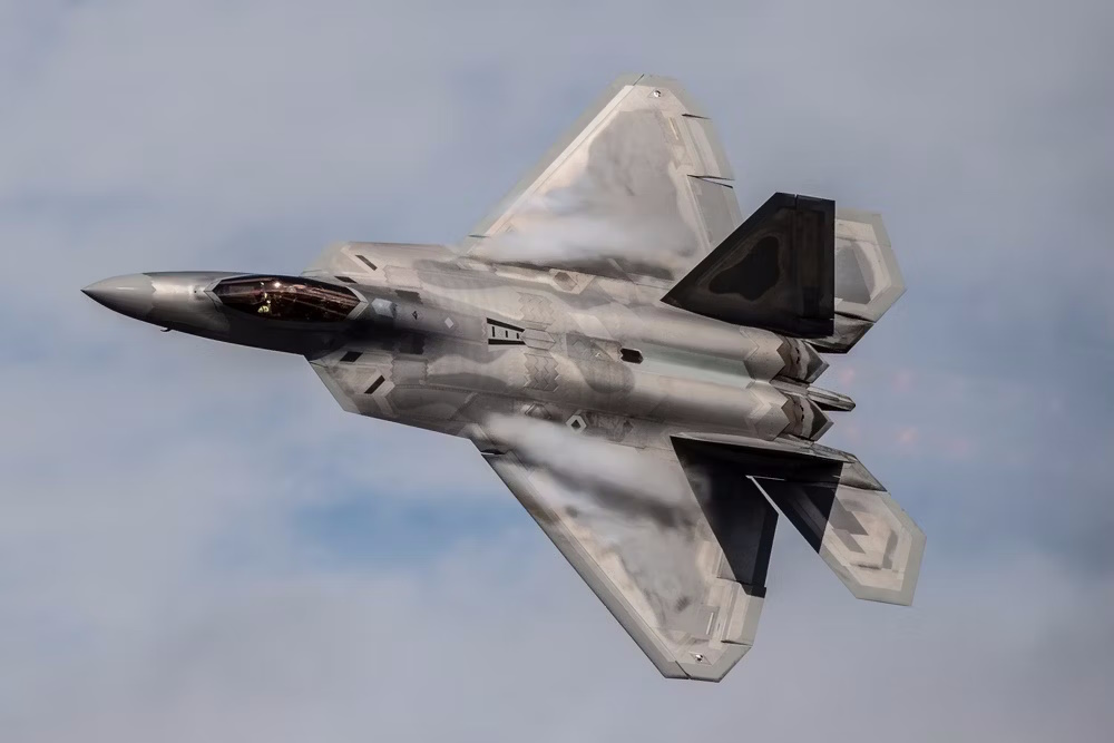 چرا آمریکا جنگنده F-22 Raptor را به هیچ کشوری نفروخته است