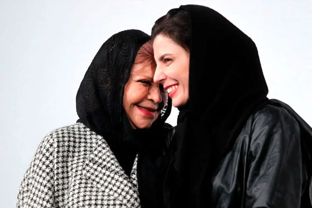 زری خوشکام و لیلا حاتمی