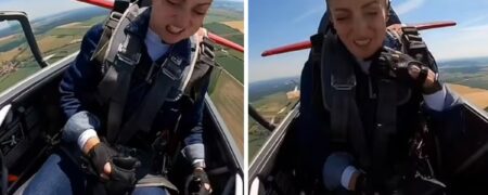 لحظه هولناک باز شدن سقف هواپیما و تجربه نفس‌گیر خلبان برای کنترل پرواز + ویدیو