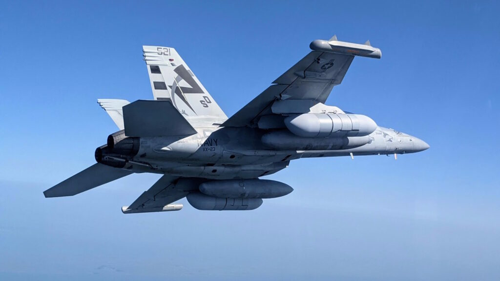 هواپیمای جنگ الکترونیک EA-18G Growler