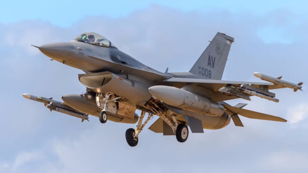 تفاوت های کلیدی بین جنگنده های F-16 Fighting Falcon و F-22 Raptor