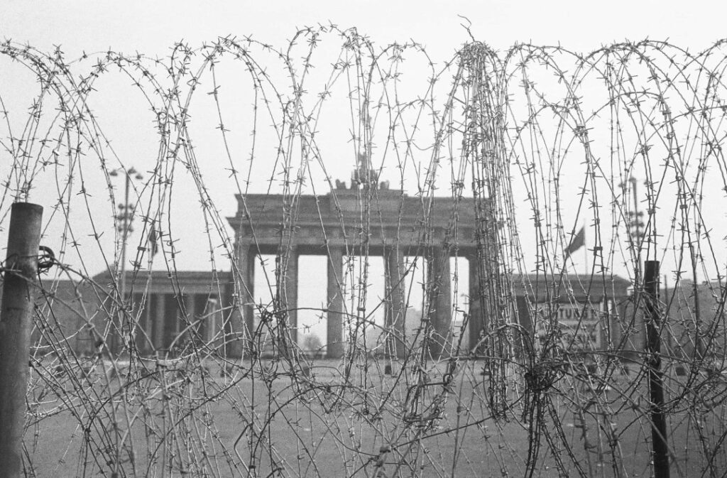 تصاویر خارق العاده از چگونگی ساخت دیوار برلین