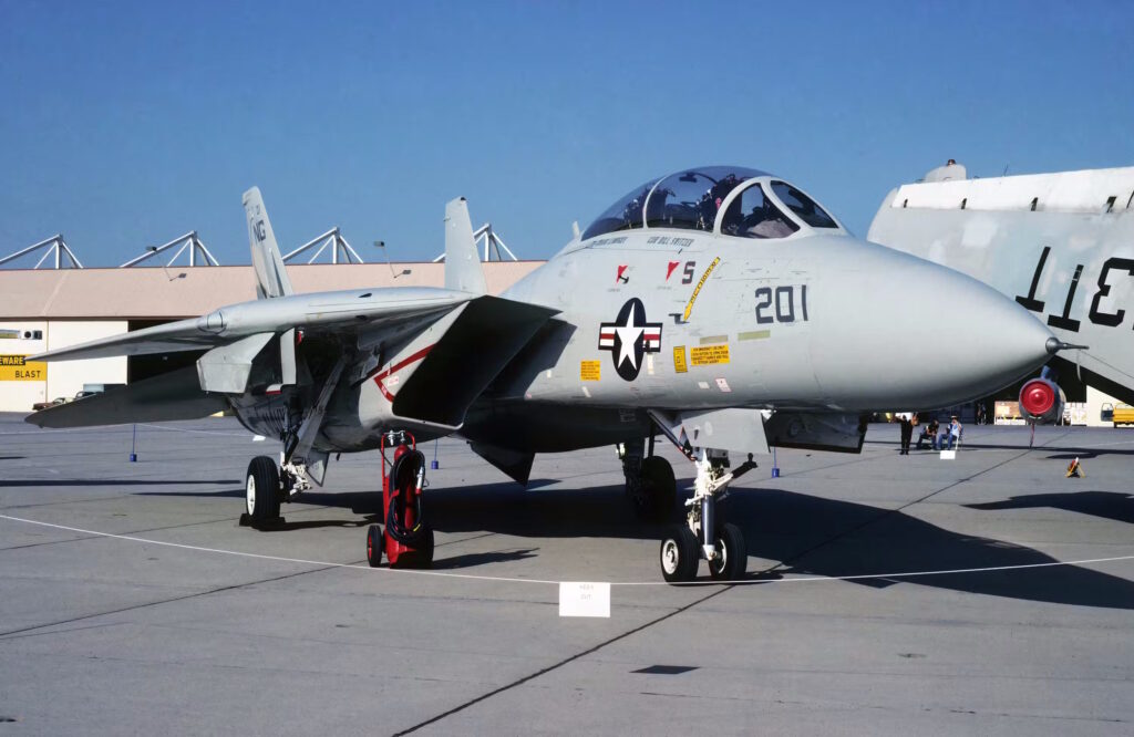 تاریخچه و مشخصات جنگنده آمریکایی F-14 Tomcat