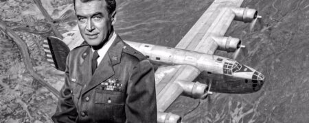 رکورد فوق العاده جیمز استوارت به عنوان خلبان بمب افکن و تنها بازیگر دارای درجه سرتیپی